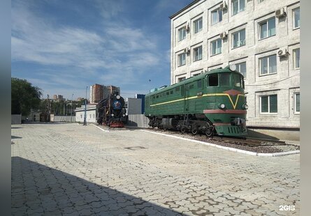 Секция тепловоза-памятник ТЭЗ 7755АБ производства Ворошиловградского тепловозостроительного завода 